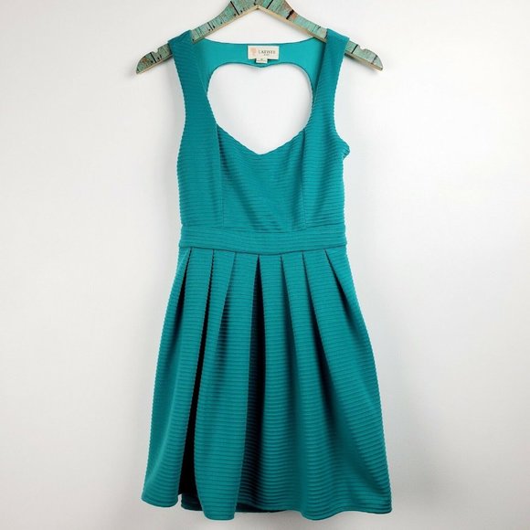 L'ATISTE by Amy Emerald Green Heart Cut Out Back Lined Dress Size Medium EUC - Picture 1 of 7